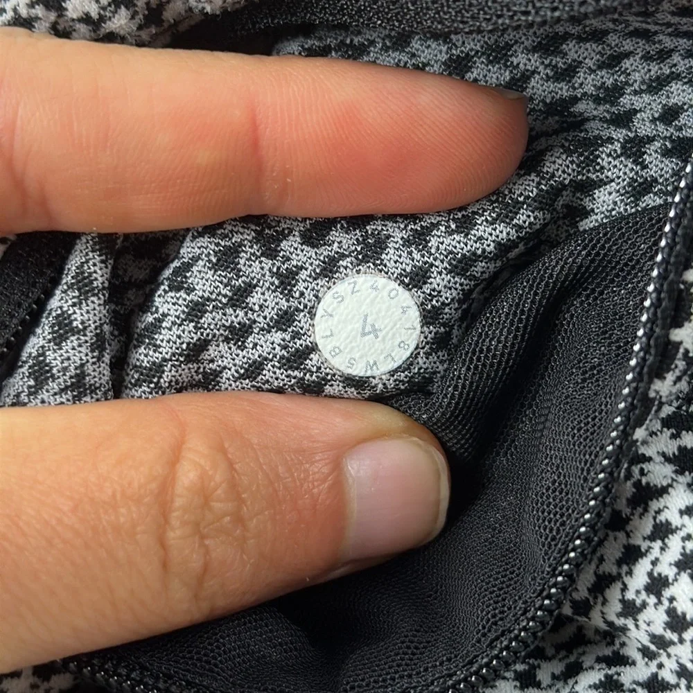 Lululemon Speed Up Tight *Full-On Luxtreme 28